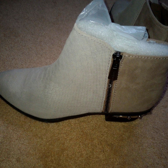 Brand New size 10 Sam Edelman booties - Picture 1 of 4